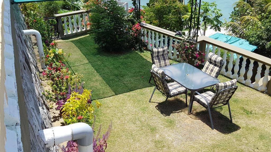 Апартаменты Hibiscus House Seychelles Self Catering Виктория Экстерьер фото