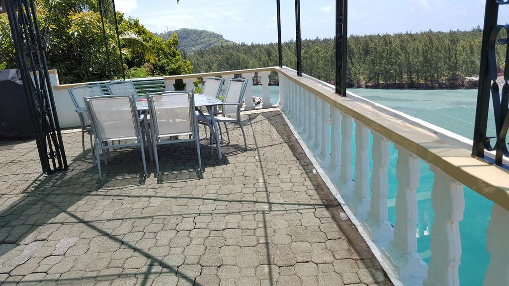 Апартаменты Hibiscus House Seychelles Self Catering Виктория Экстерьер фото