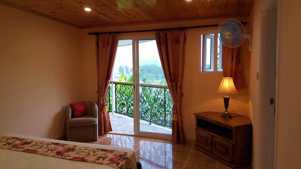 Апартаменты Hibiscus House Seychelles Self Catering Виктория Экстерьер фото