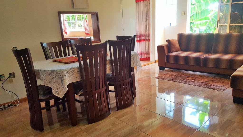 Апартаменты Hibiscus House Seychelles Self Catering Виктория Экстерьер фото