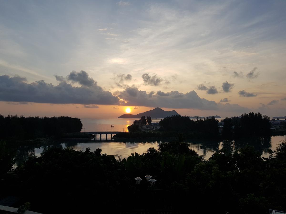 Апартаменты Hibiscus House Seychelles Self Catering Виктория Экстерьер фото
