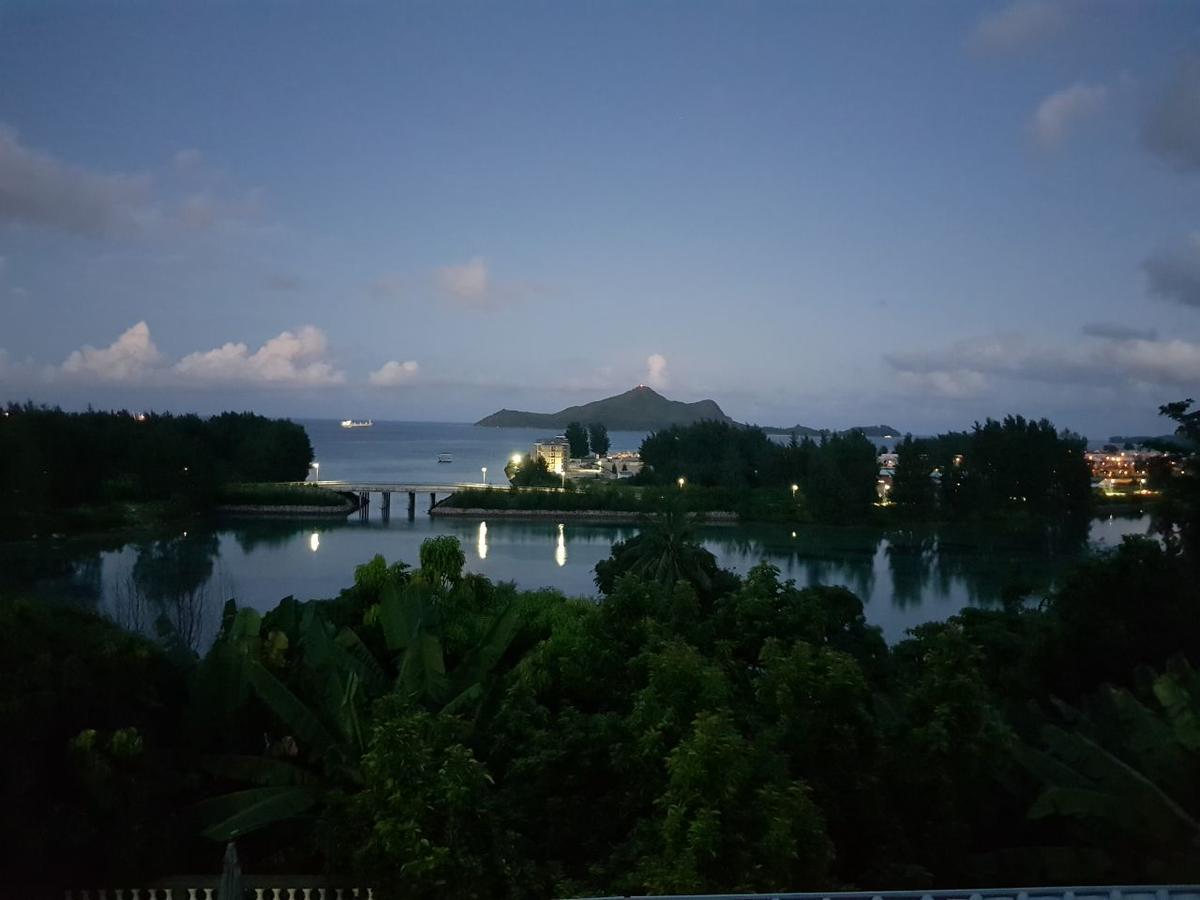 Апартаменты Hibiscus House Seychelles Self Catering Виктория Экстерьер фото