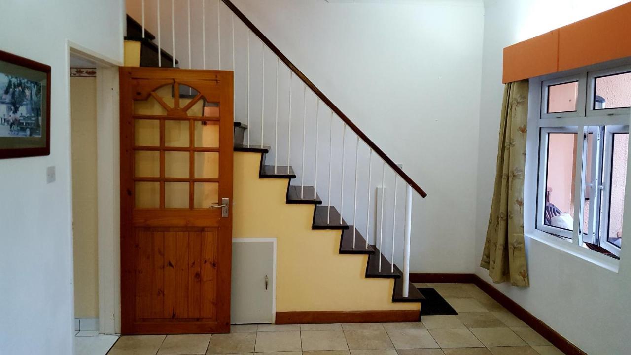 Апартаменты Hibiscus House Seychelles Self Catering Виктория Экстерьер фото