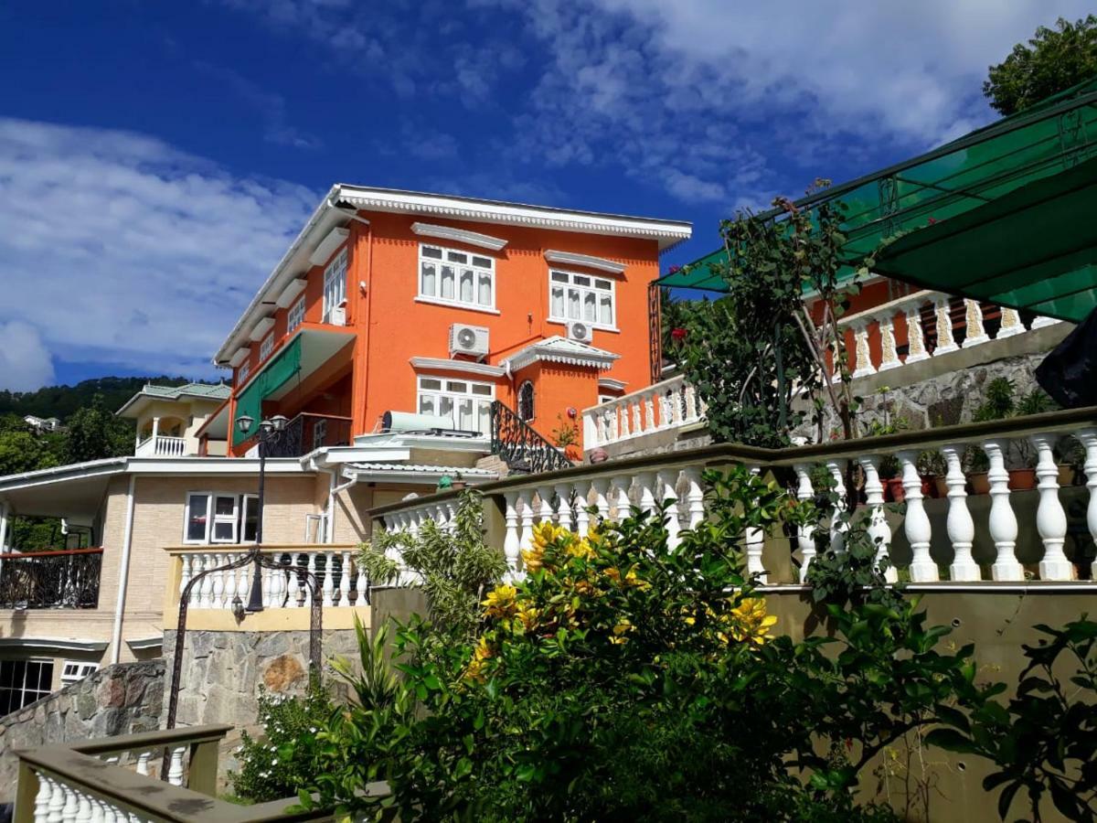 Апартаменты Hibiscus House Seychelles Self Catering Виктория Экстерьер фото